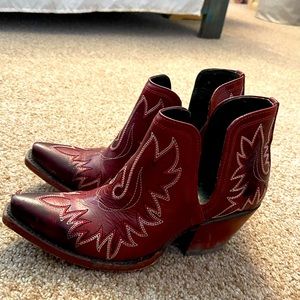 Ariat Dixon booties. Maroon 8.5B
